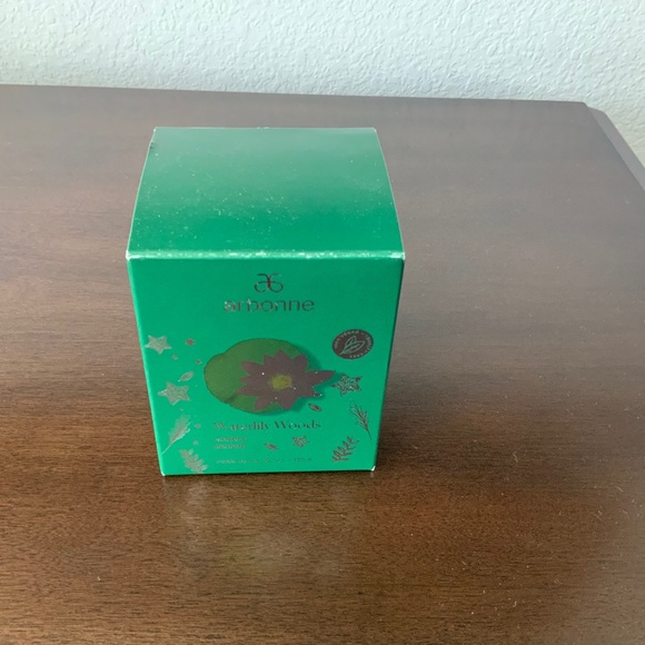 Arbonne Holiday Waterlily Woods Candle - Picture 2 of 2